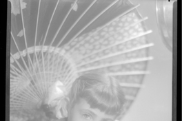 [Niña con quitasol]