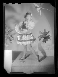 [Niña vestida como bailarina de ballet]