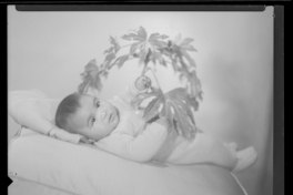 [Niñito en la cama]