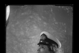 [Mujer vestida de marinero]