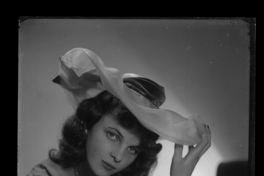 [Mujer con sombrero]