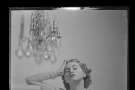 [Mujer en traje de gala]