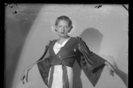 [Mujer en traje de gala]