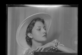 [Mujer con sombrero]