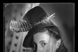 [Mujer con sombrero]