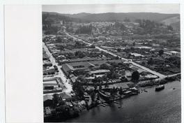 [Panorámica de los astilleros y de la costa de Constitución]