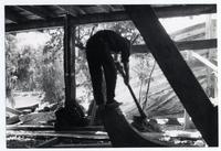 [Trabajador en sus labores de construcción en el astillero]