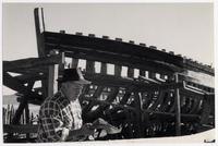 [Trabajador en sus labores de construcción en el astillero]