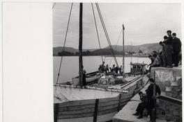 [Trabajadores del Astillero en la ribera del Río Maule]