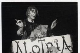 [Afiche del ballet] "Alotria", [sostenido por] Alfonso Unanue [y Joachim Frowin, caracterizados como los tonies de la obra]