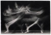 Movimiento sugerido [en una escena de ballet]