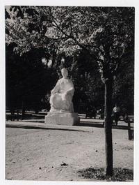 [Monumento a] Gabriela Mistral por Laura Rodig en Quinta Normal