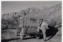 [Antonio Quintana fotografiado por Roberto Montandon durante la producción de "El Rostro de Chile"]
