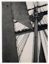 Izando velas en "La Esmeralda"