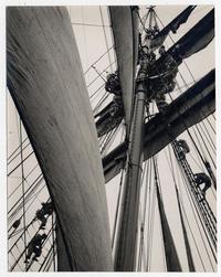 Ejercicio de izar velas en "La Esmeralda"