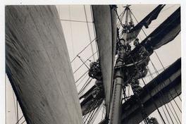 Ejercicio de izar velas en "La Esmeralda"