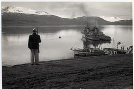 Canal Beagle desde [la] Base Naval [de] Puerto Williams