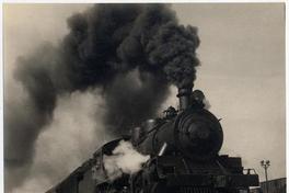 Locomotora a carbón con tren de madera