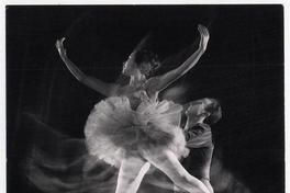 Movimiento sugerido [en una escena de ballet]