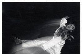 Movimiento sugerido [en una escena de ballet]