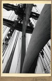 [Ejercicio de izar velas en "La Esmeralda"]