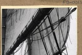 [Ejercicio de izar velas en "La Esmeralda"]