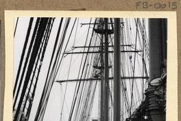 [Ejercicio de izar velas en "La Esmeralda"]