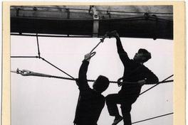 [Ejercicio de izar velas en "La Esmeralda"]