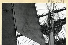 [Ejercicio de izar velas en "La Esmeralda"]