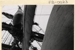 [Ejercicio de izar velas en "La Esmeralda"]