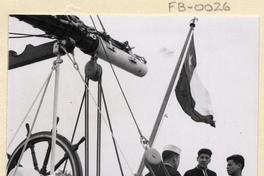 [Tripulantes en la cubierta de "La Esmeralda"]