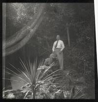 [Pablo Neruda en "La Chascona", su casa de Santiago]