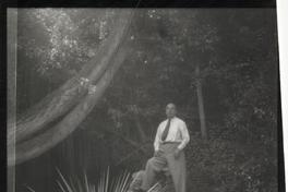 [Pablo Neruda en "La Chascona", su casa de Santiago]