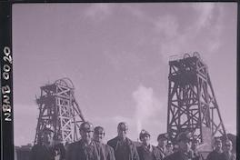 [Mineros en el subterráneo de la mina de carbón de Lota]