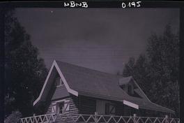 [Casa de madera y troncos]