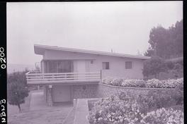 [Casa con base de de piedra]