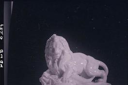 [León de cerámica]