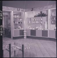 [Sala de ventas de la cerámica de Lota]