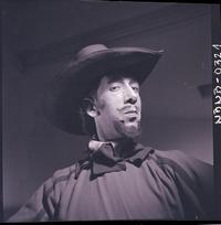 [Bailarín de ballet representando un personaje]