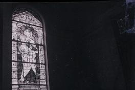 [Vitral que representa a la Virgen del Carmen]