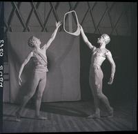 [Bailarines de ballet en un ensayo]