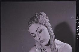 [Bailarina de ballet caracterizada para una obra]