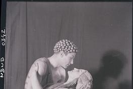 [Pareja de bailarines de ballet en un ensayo]