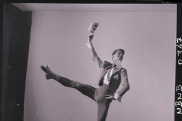 [Bailarín de ballet caracterizado para una obra]