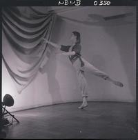 [Bailarina de ballet posando]