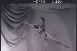 [Bailarina de ballet posando]