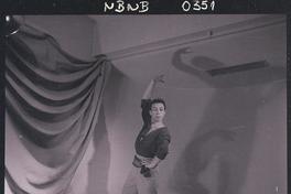 [Bailarín de ballet posando]