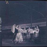 [Grupo de ballet en escena]