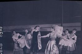 [Grupo de ballet en escena]