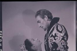 [Pareja de bailarines de ballet en un ensayo]